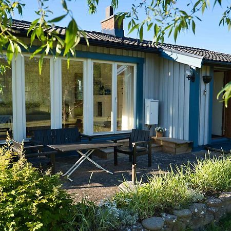 Rosenborgs Friluftspensionats Stugor Med Koek Färjestaden Exterior foto