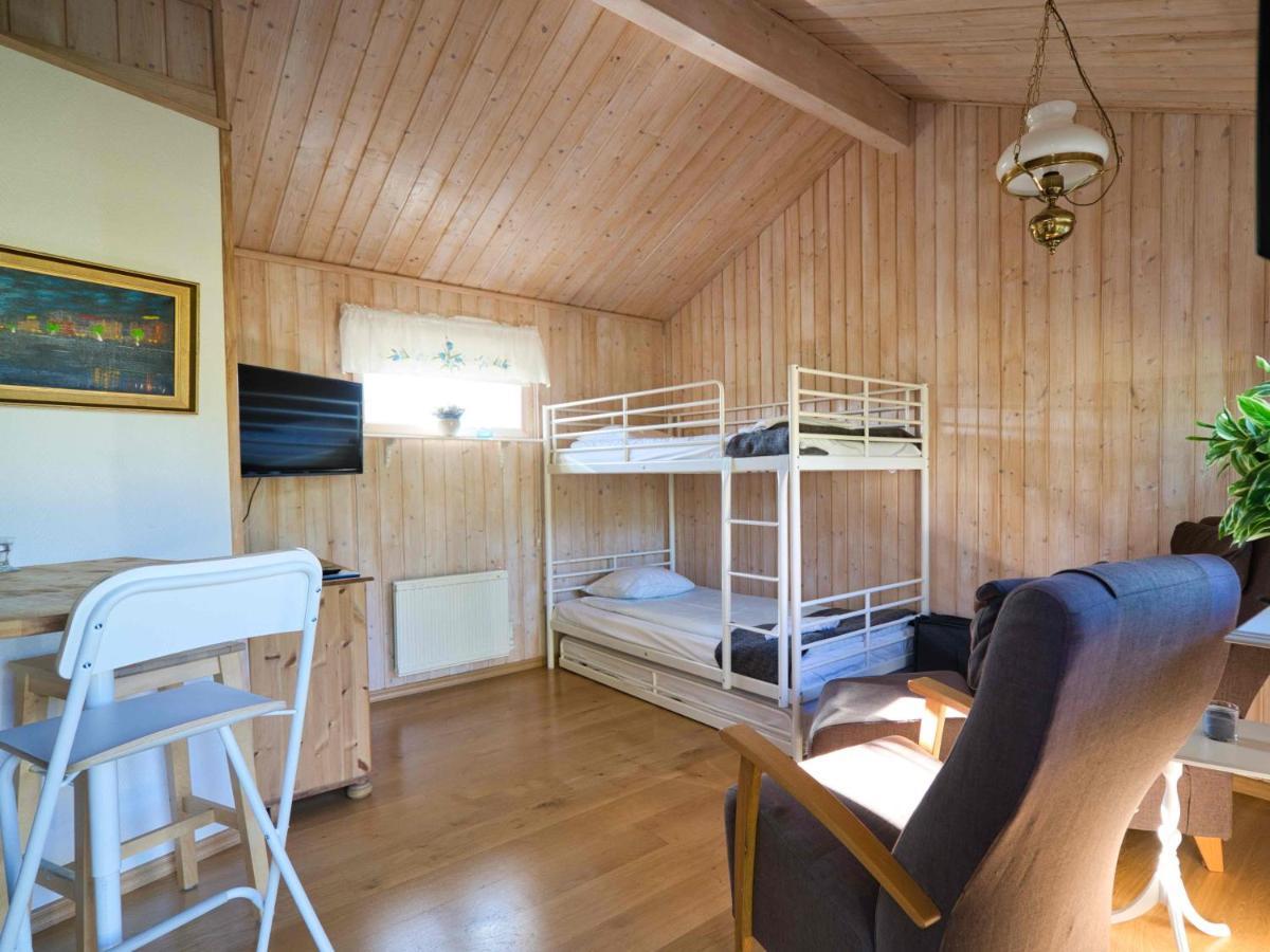 Rosenborgs Friluftspensionats Stugor Med Koek Färjestaden Exterior foto