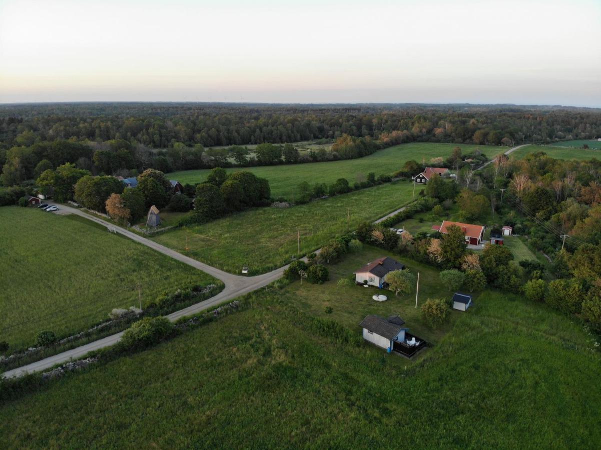Rosenborgs Friluftspensionats Stugor Med Koek Färjestaden Exterior foto